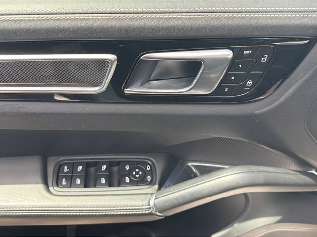 Used 2023 Porsche Cayenne Turbo AWD/4WD image 16