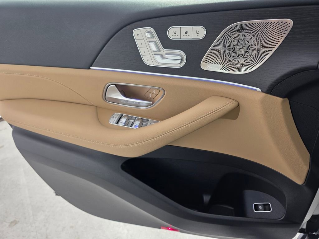 Certified 2025 Mercedes-Benz GLS 450 4MATIC image 28