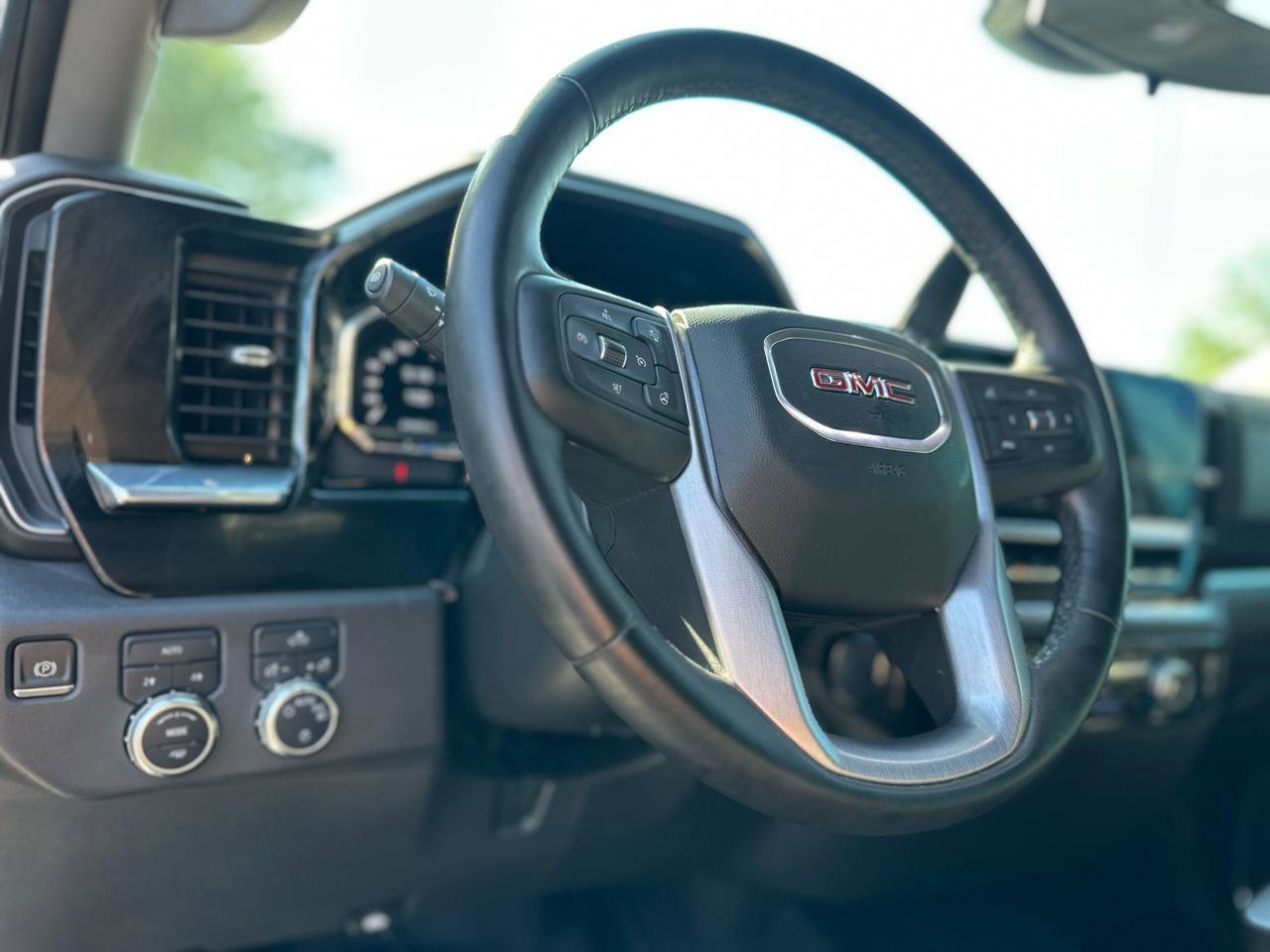 Used 2023 GMC Sierra 1500 SLE AWD/4WD image 11