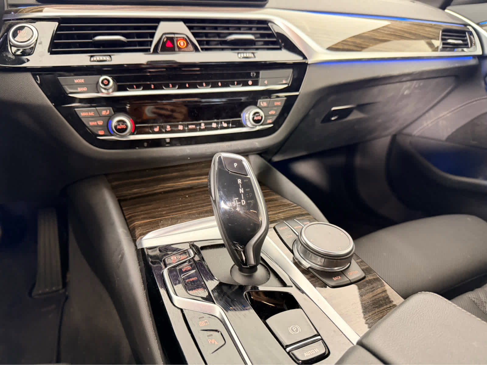 Used 2023 BMW 530e w/ Convenience Package image 14