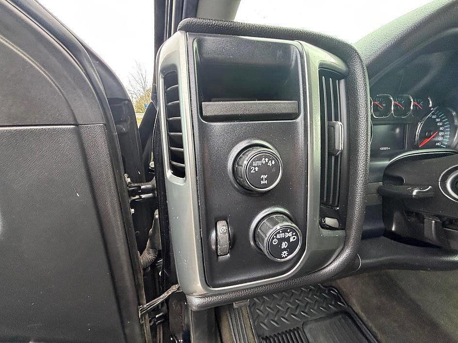 Used 2018 Chevrolet Silverado 1500 LT w/ All Star Edition image 20