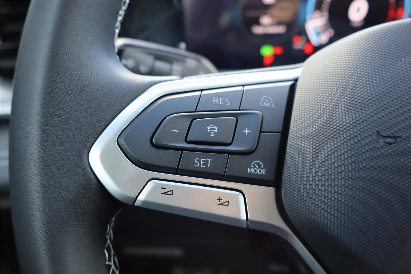 New 2026 Volkswagen Tiguan SE image 16