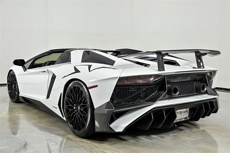 Used 2017 Lamborghini Aventador LP 750-4 Superveloce AWD/4WD image 7