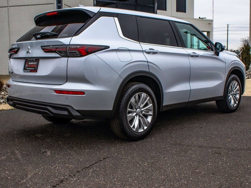 New 2026 Mitsubishi Outlander ES AWD/4WD image 6