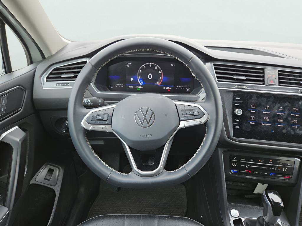 Used 2024 Volkswagen Tiguan SE image 26