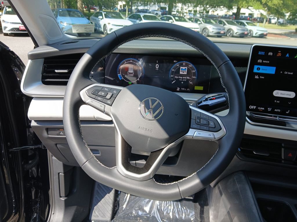 New 2025 Volkswagen Tiguan SE image 14