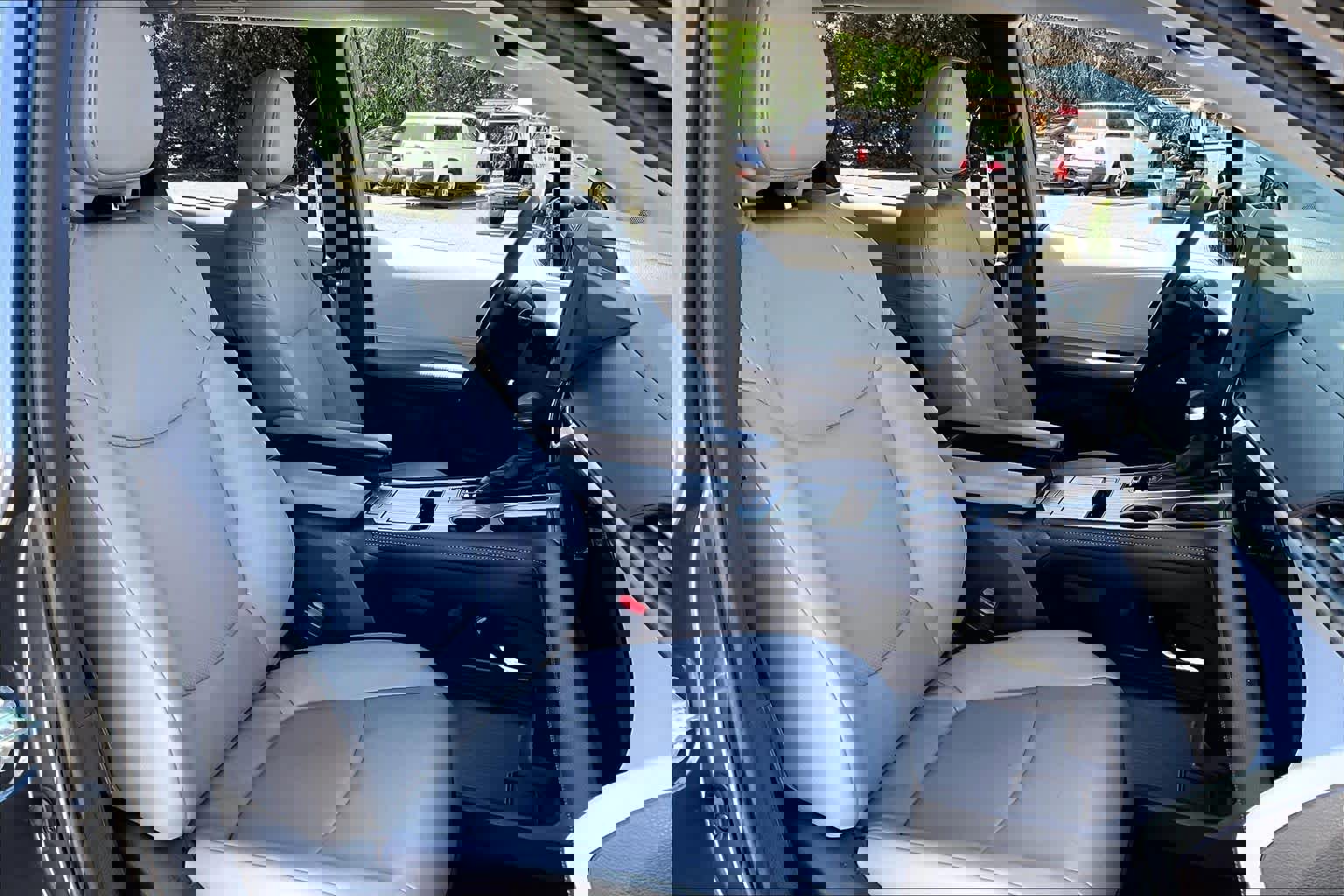 Used 2025 Toyota Sienna XLE w/ XLE Plus Package image 8