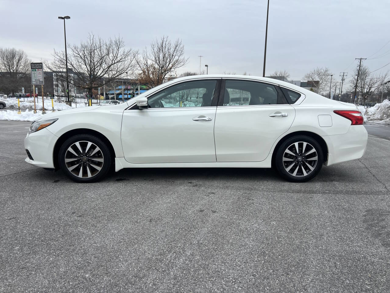Used 2016 Nissan Altima 2.5 SV w/ Convenience Package image 20
