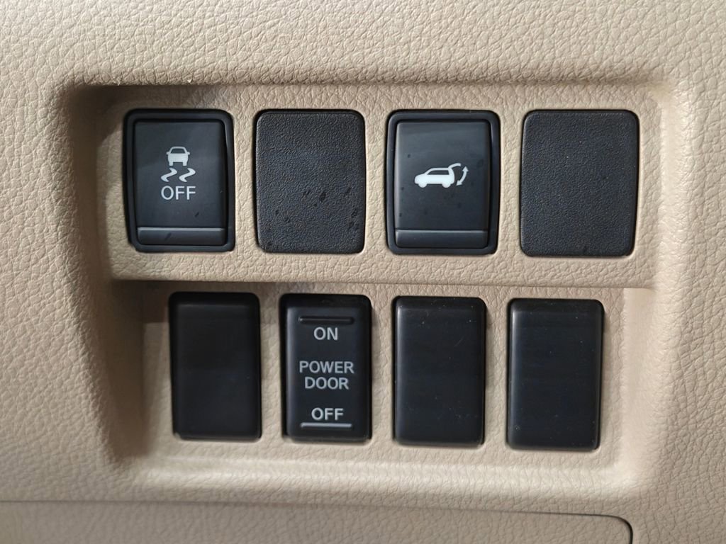 Used 2012 Nissan Quest SL image 11