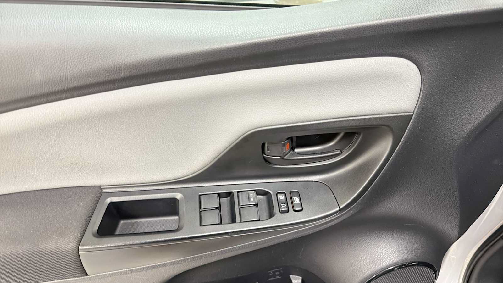 Used 2015 Toyota Yaris L FWD image 15