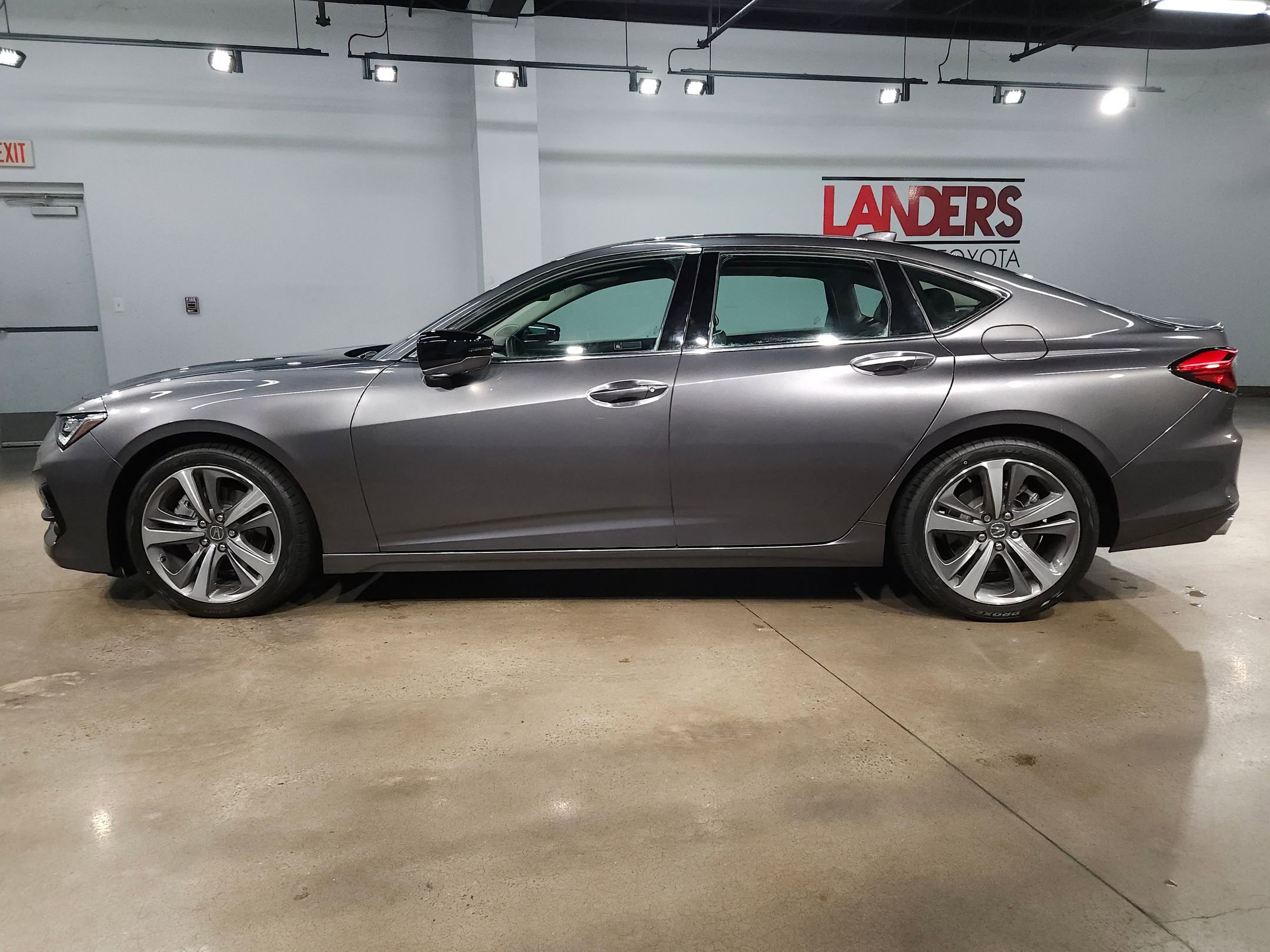 Used 2021 Acura TLX w/ Advance Package image 4