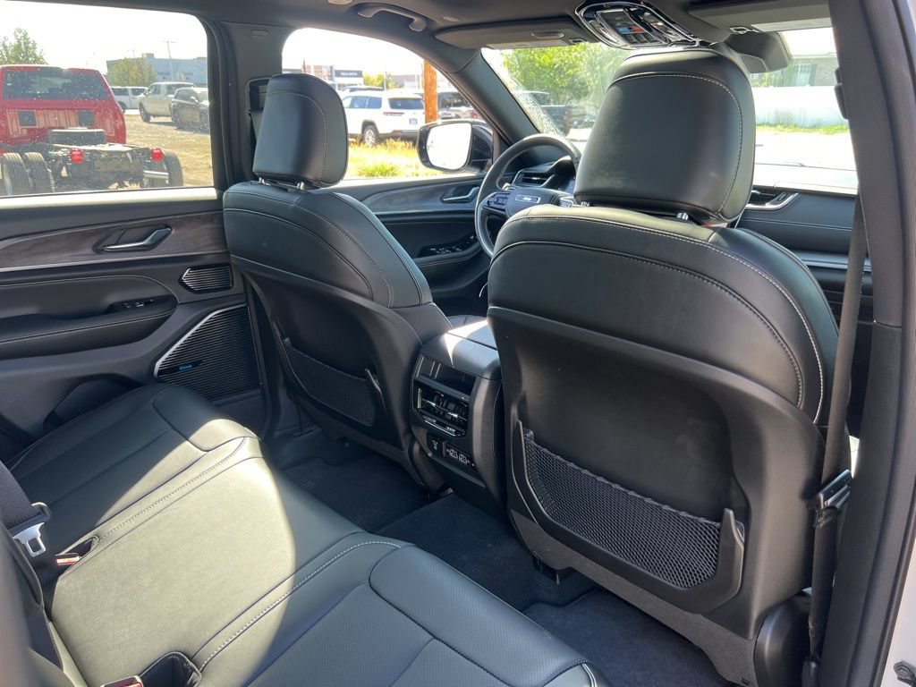 New 2024 Jeep Grand Cherokee Overland AWD/4WD image 24