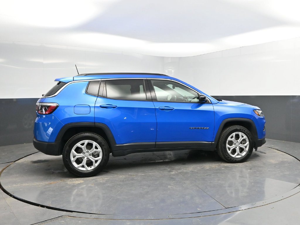 Used 2024 Jeep Compass Latitude AWD/4WD image 8