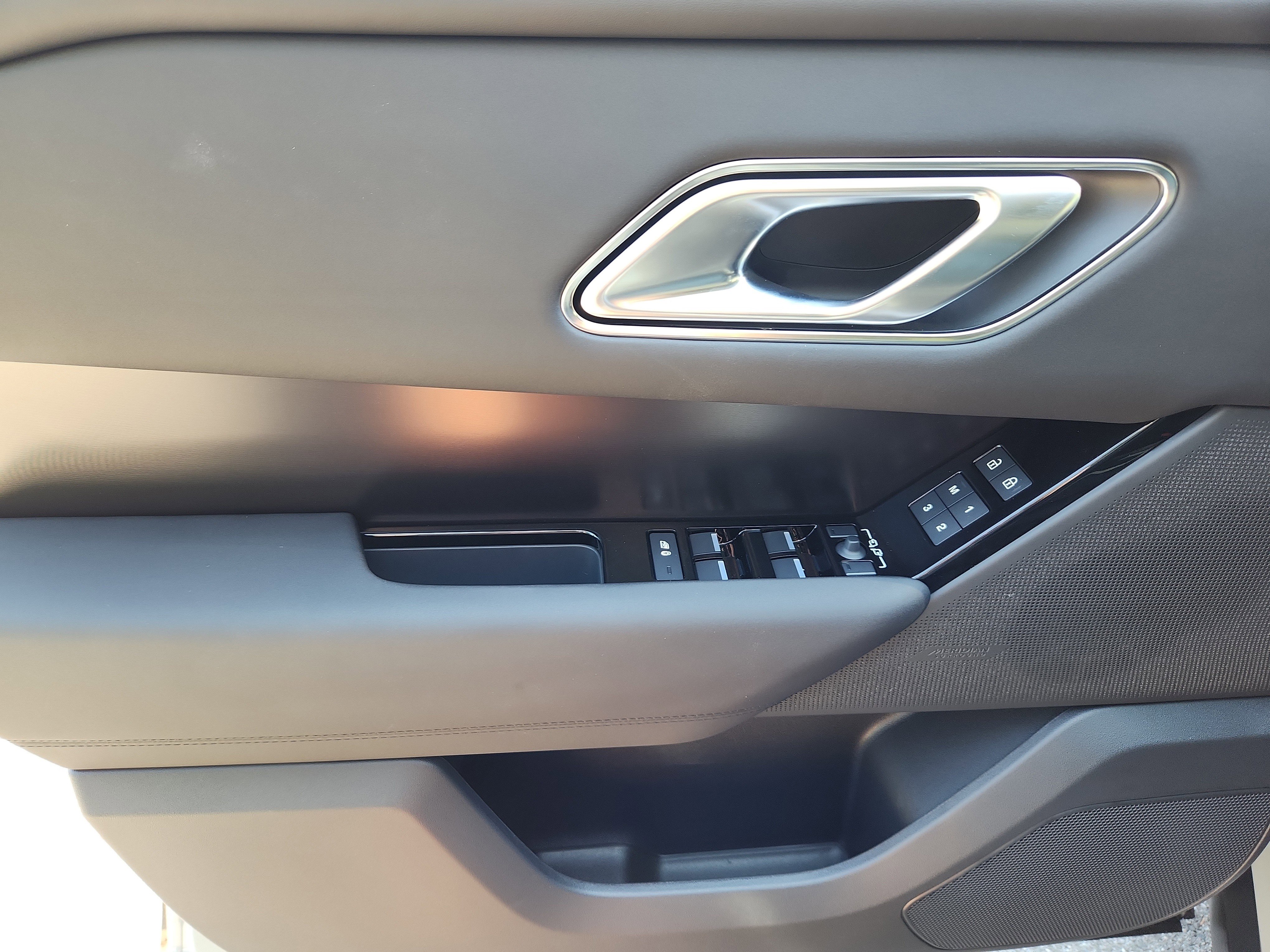 Used 2026 Land Rover Range Rover Velar Dynamic SE image 24