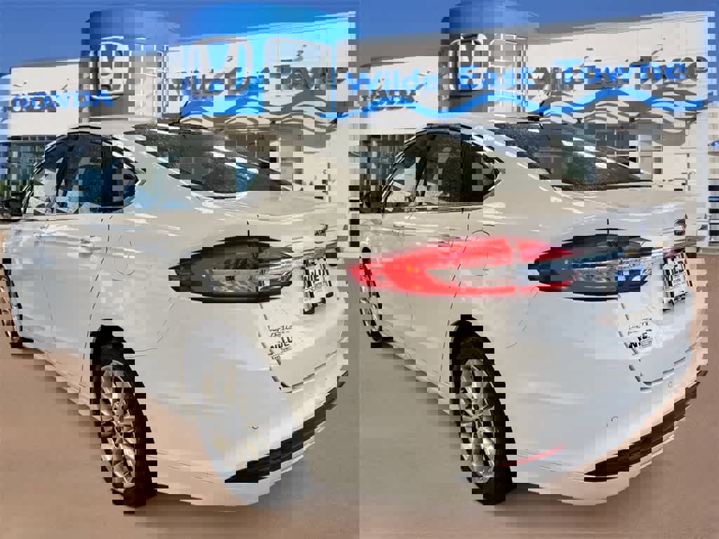 Used 2017 Ford Fusion SE image 6