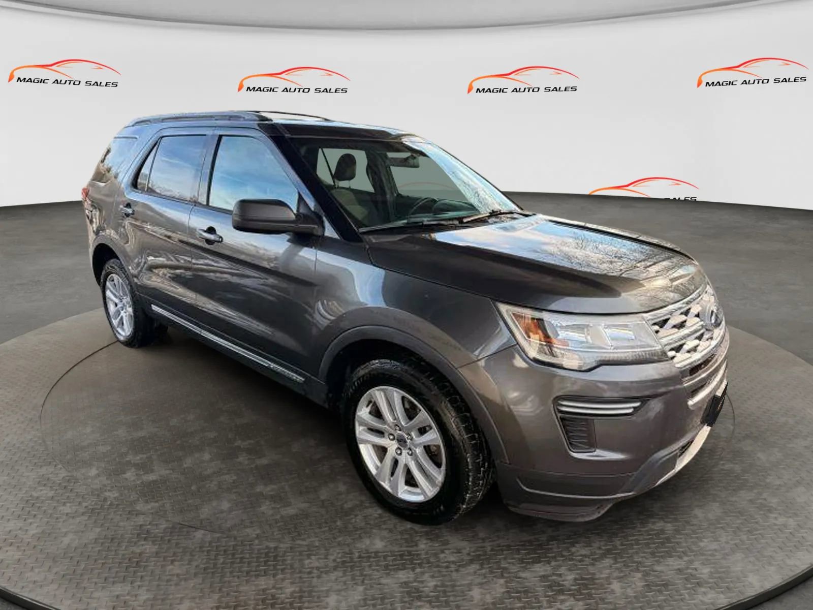 Used 2019 Ford Explorer XLT image 5