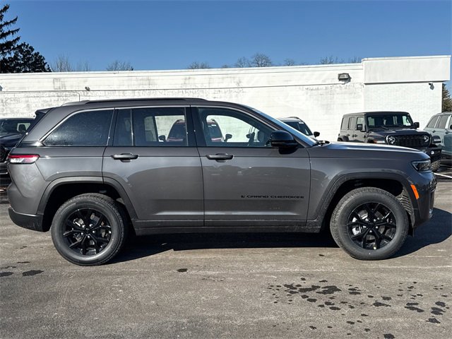 New 2026 Jeep Grand Cherokee Laredo image 6