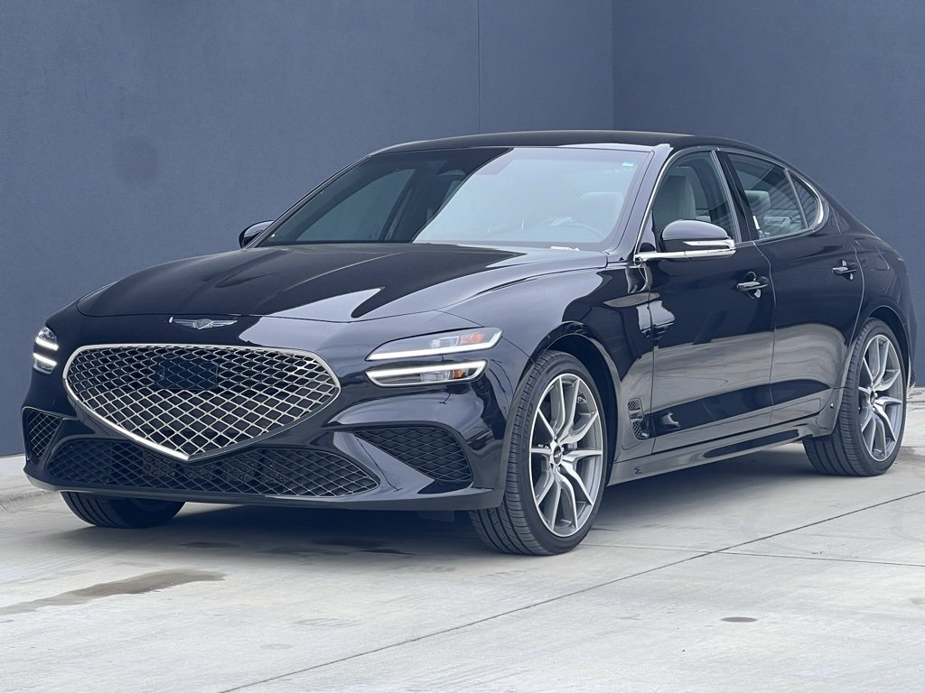 Used 2025 Genesis G70 2.5T image 1