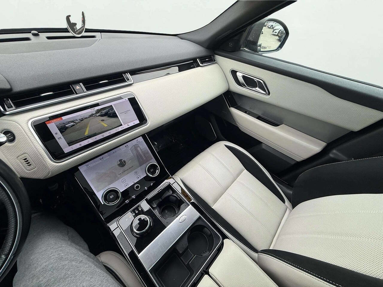 Used 2018 Land Rover Range Rover Velar R-Dynamic SE AWD/4WD image 20