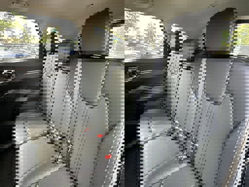 Used 2023 Kia Sorento S image 22