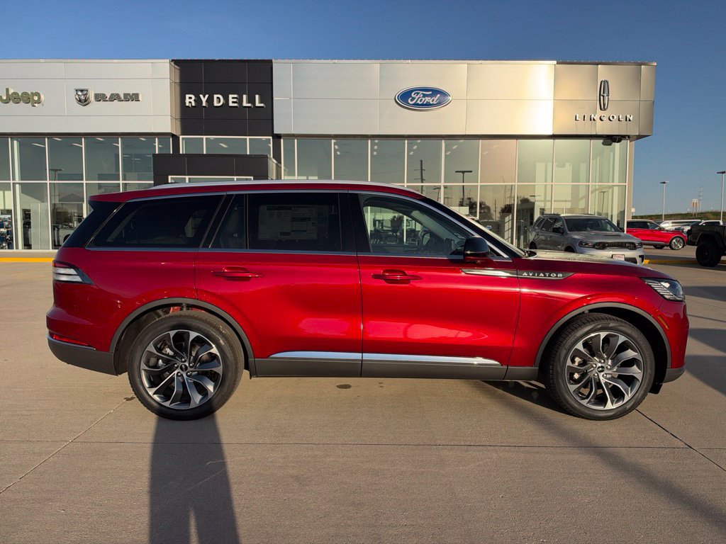 New 2027 Lincoln Aviator AWD image 2