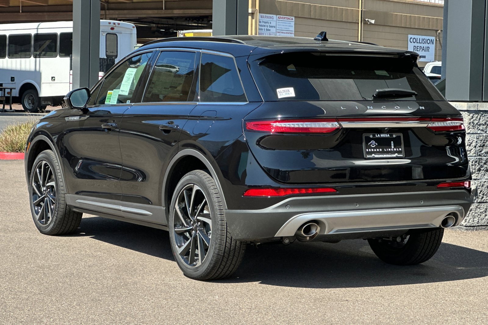 New 2025 Lincoln Corsair Reserve w/ Equipment Group 202A image 5