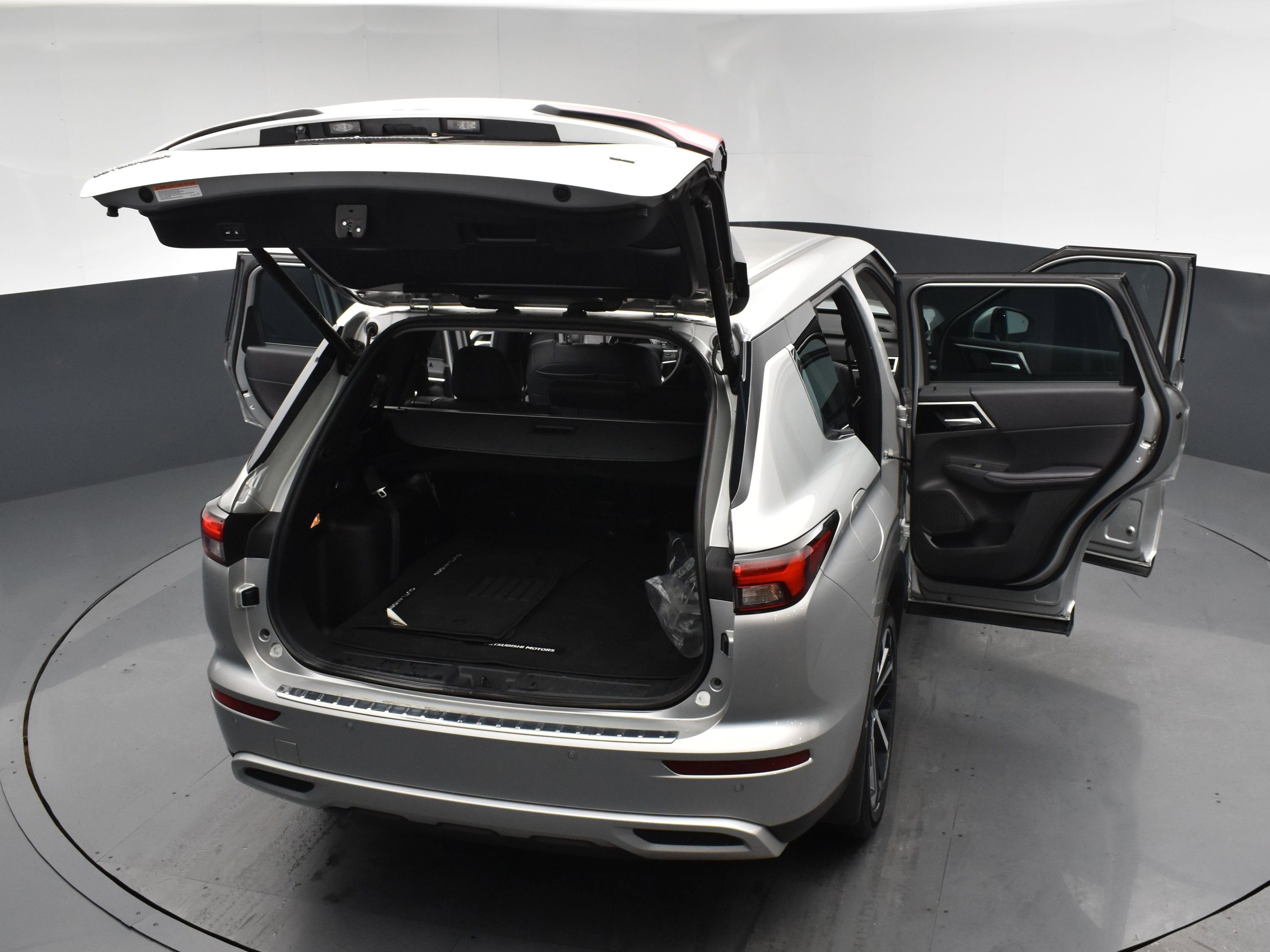 Used 2023 Mitsubishi Outlander SE image 26