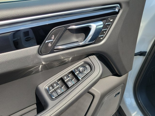 Certified 2026 Porsche Macan Turbo AWD/4WD image 27