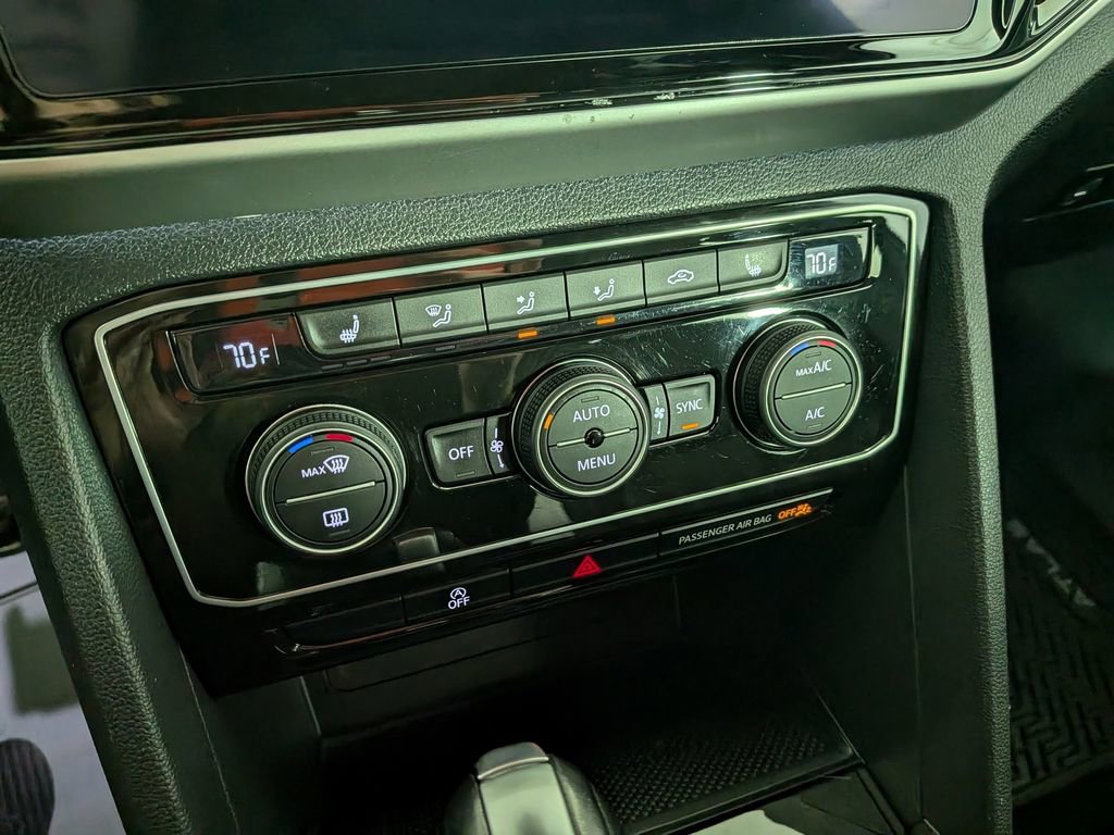 Used 2022 Volkswagen Atlas Cross Sport SEL R-Line image 27