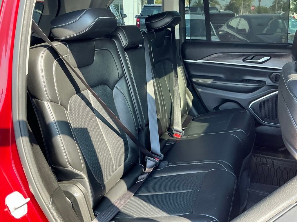 Used 2023 Jeep Grand Cherokee 4WD 4xe w/ Luxury Tech Group II image 17