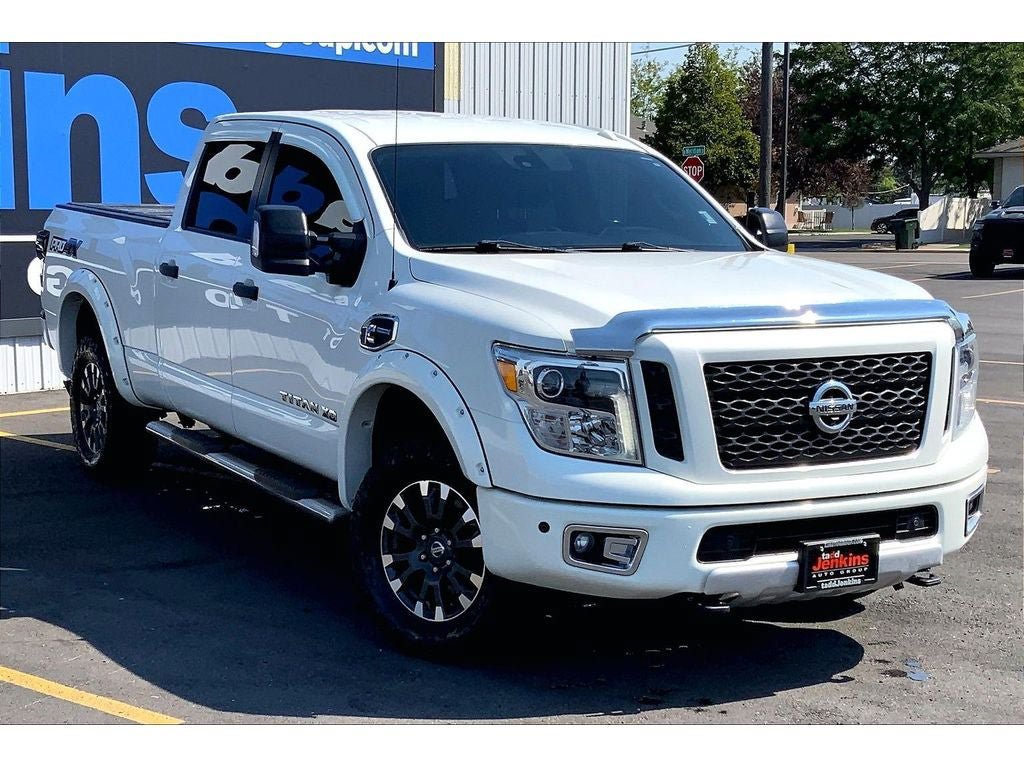 Used 2018 Nissan Titan PRO-4X w/ Pro-4x Convenience Package AWD/4WD image 2
