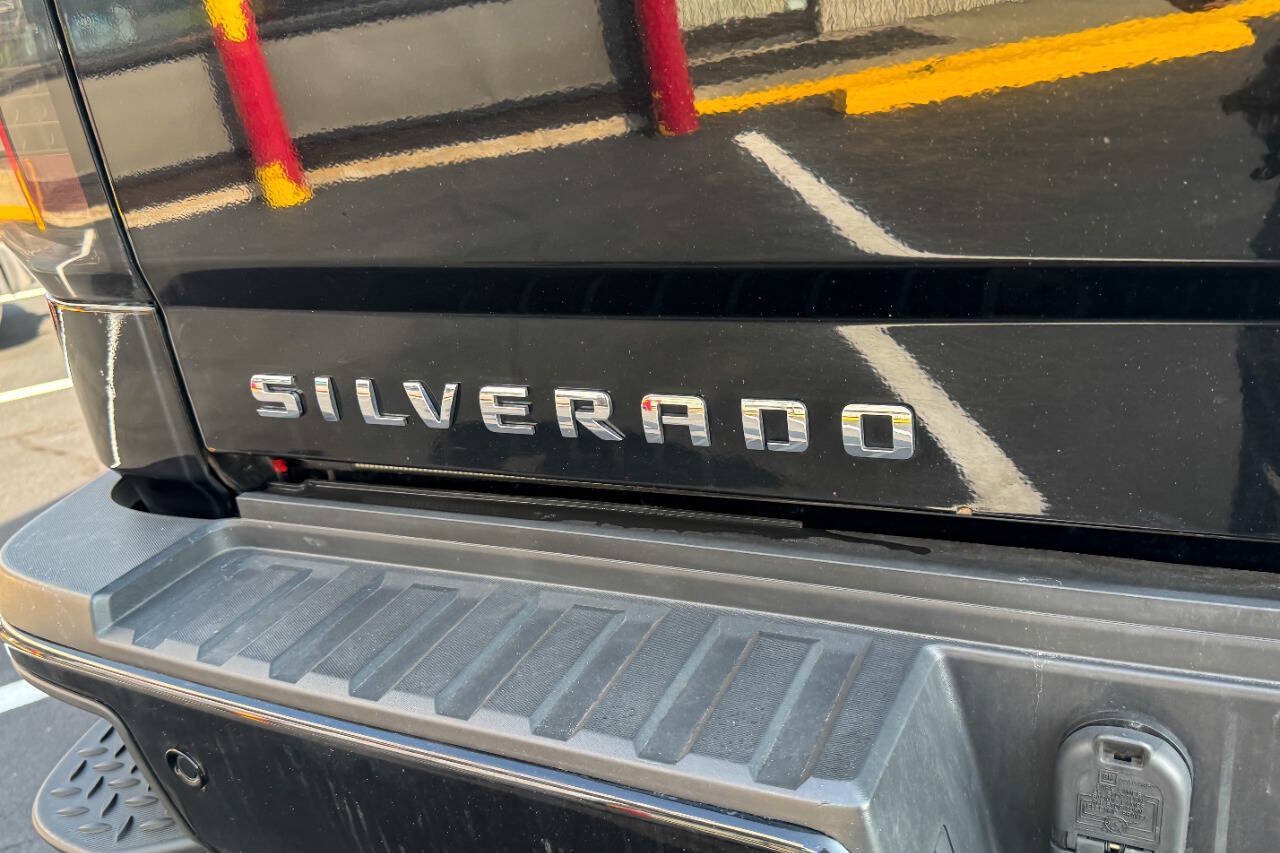 Used 2018 Chevrolet Silverado 2500 LT w/ Midnight Edition AWD/4WD image 15
