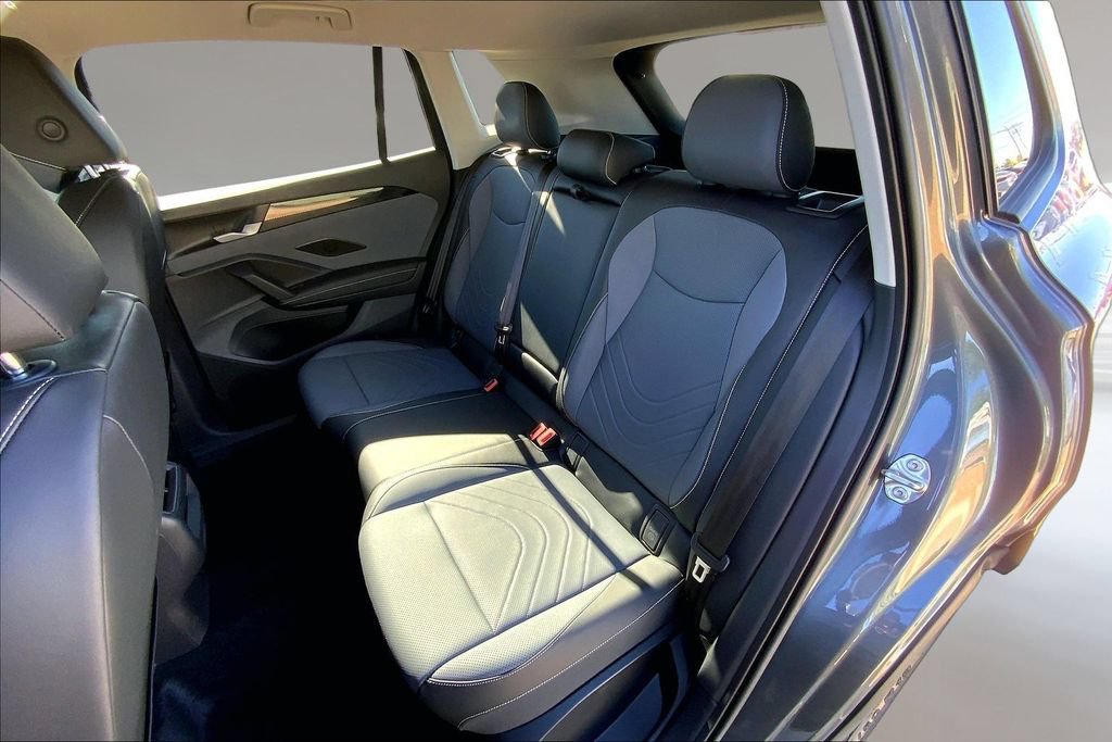 Used 2025 Volkswagen Tiguan SE AWD/4WD image 24