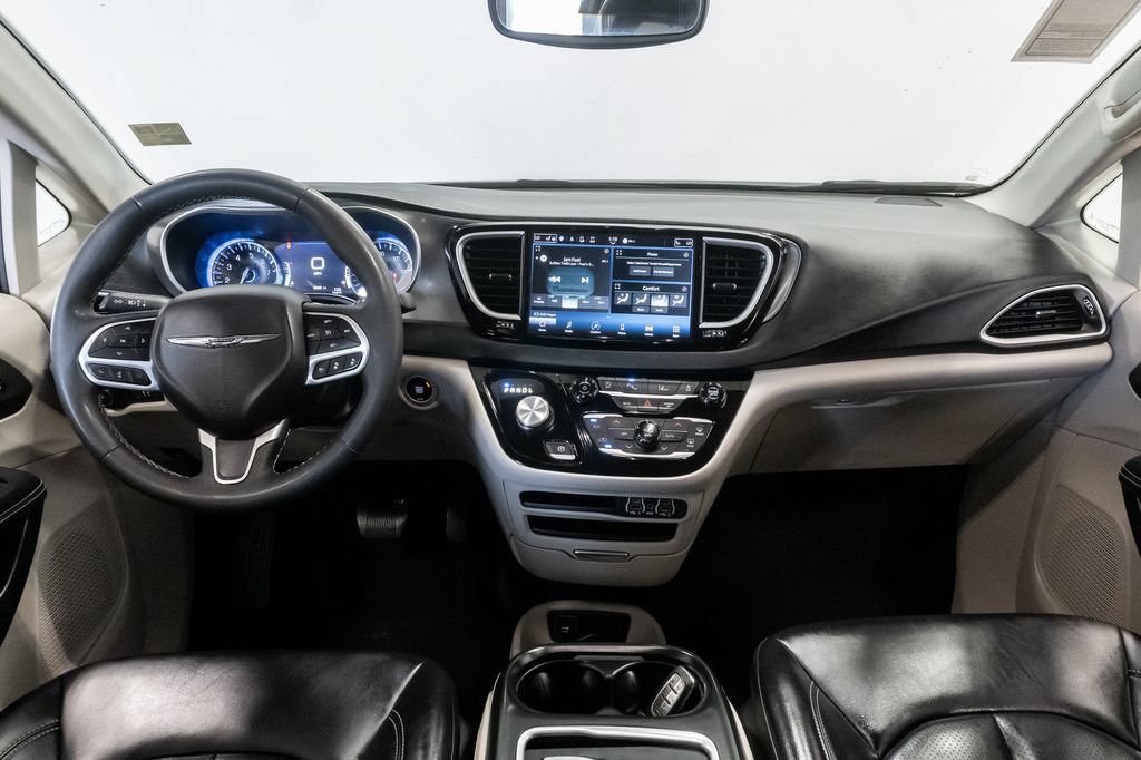 Used 2023 Chrysler Pacifica Touring-L FWD image 25