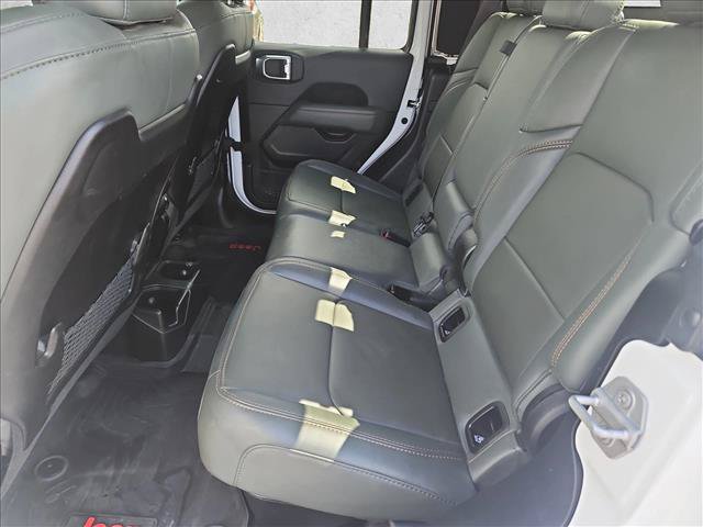 Used 2025 Jeep Gladiator Mojave AWD/4WD image 18