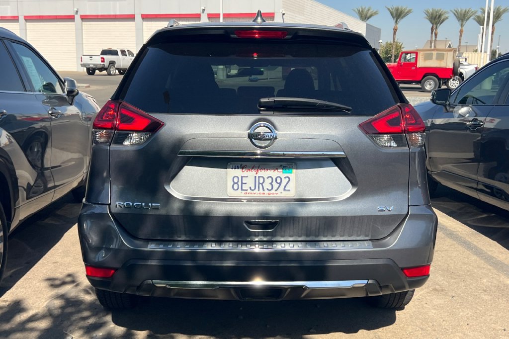 Used 2018 Nissan Rogue SV w/ Sun & Sound Touring Package FWD image 7