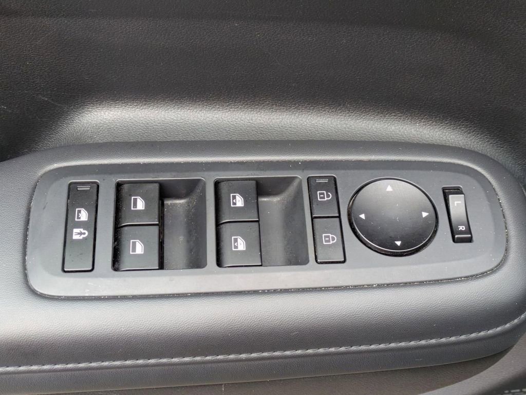 Used 2025 Hyundai Santa Fe SEL AWD/4WD image 15