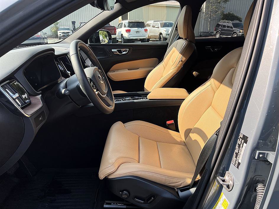 Used 2024 Volvo XC60 B5 Ultimate w/ Protection Package Premier AWD/4WD image 11