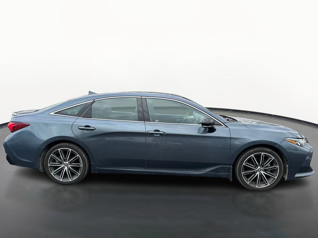 Used 2021 Toyota Avalon XSE FWD image 2