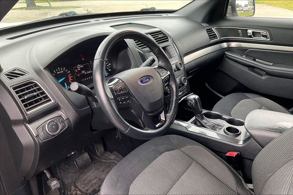 Used 2018 Ford Explorer XLT FWD image 12