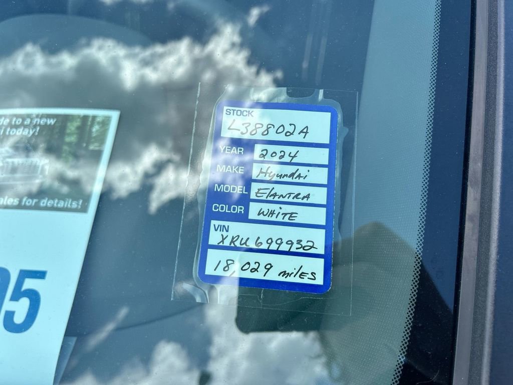 Certified 2024 Hyundai Elantra SEL FWD image 11