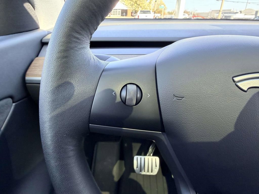 Used 2022 Tesla Model Y Performance image 8