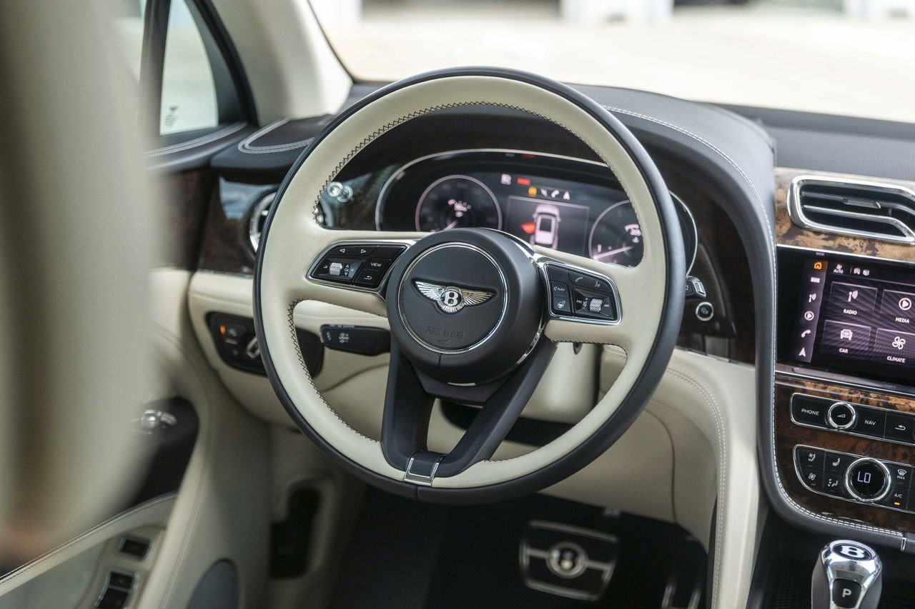 Used 2021 Bentley Bentayga AWD/4WD image 49