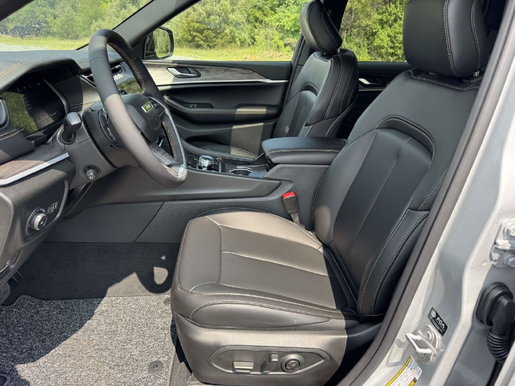 New 2026 Jeep Grand Cherokee Limited AWD/4WD image 14