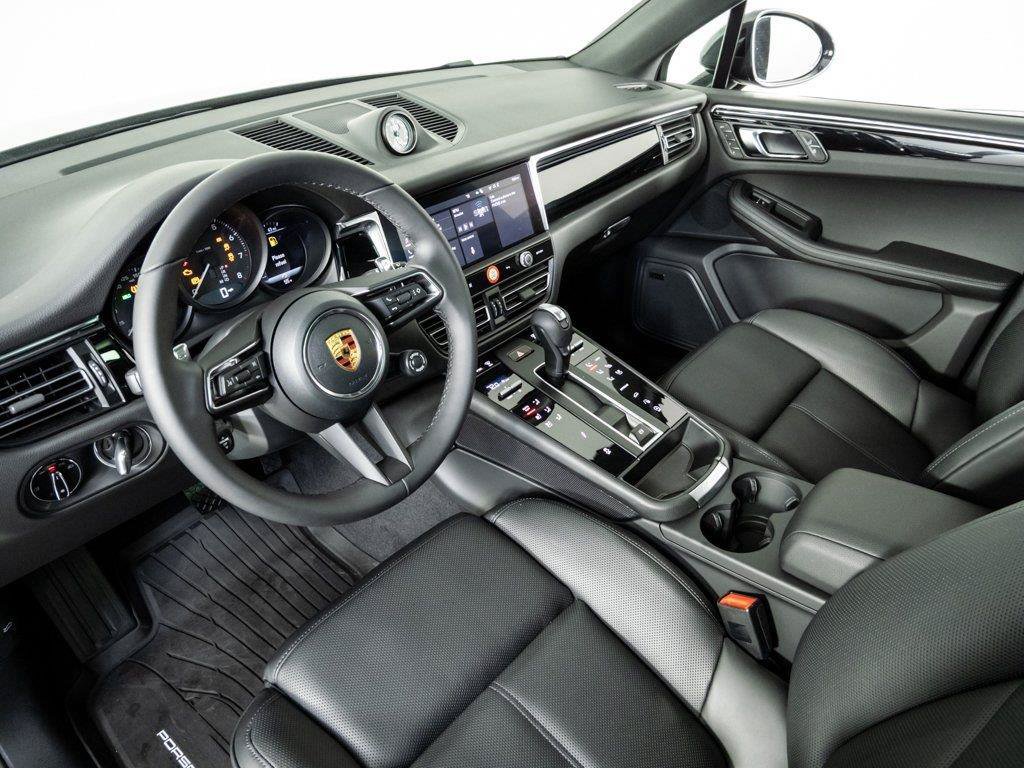 New 2026 Porsche Macan AWD/4WD image 4