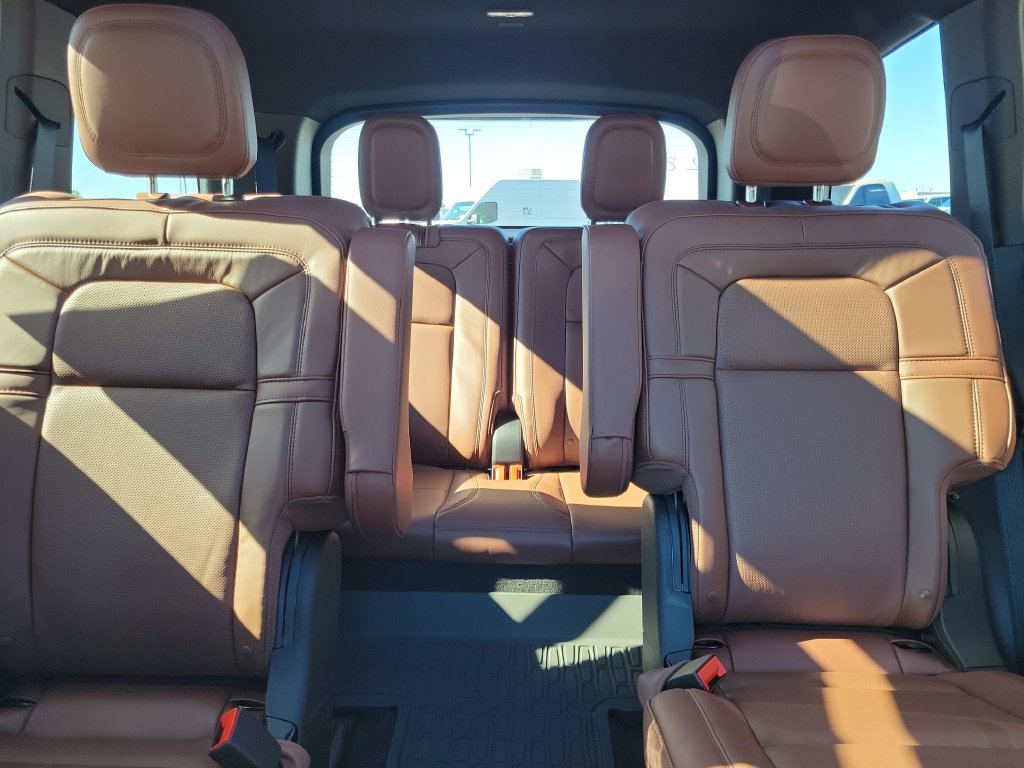 New 2027 Lincoln Aviator Reserve AWD/4WD image 17