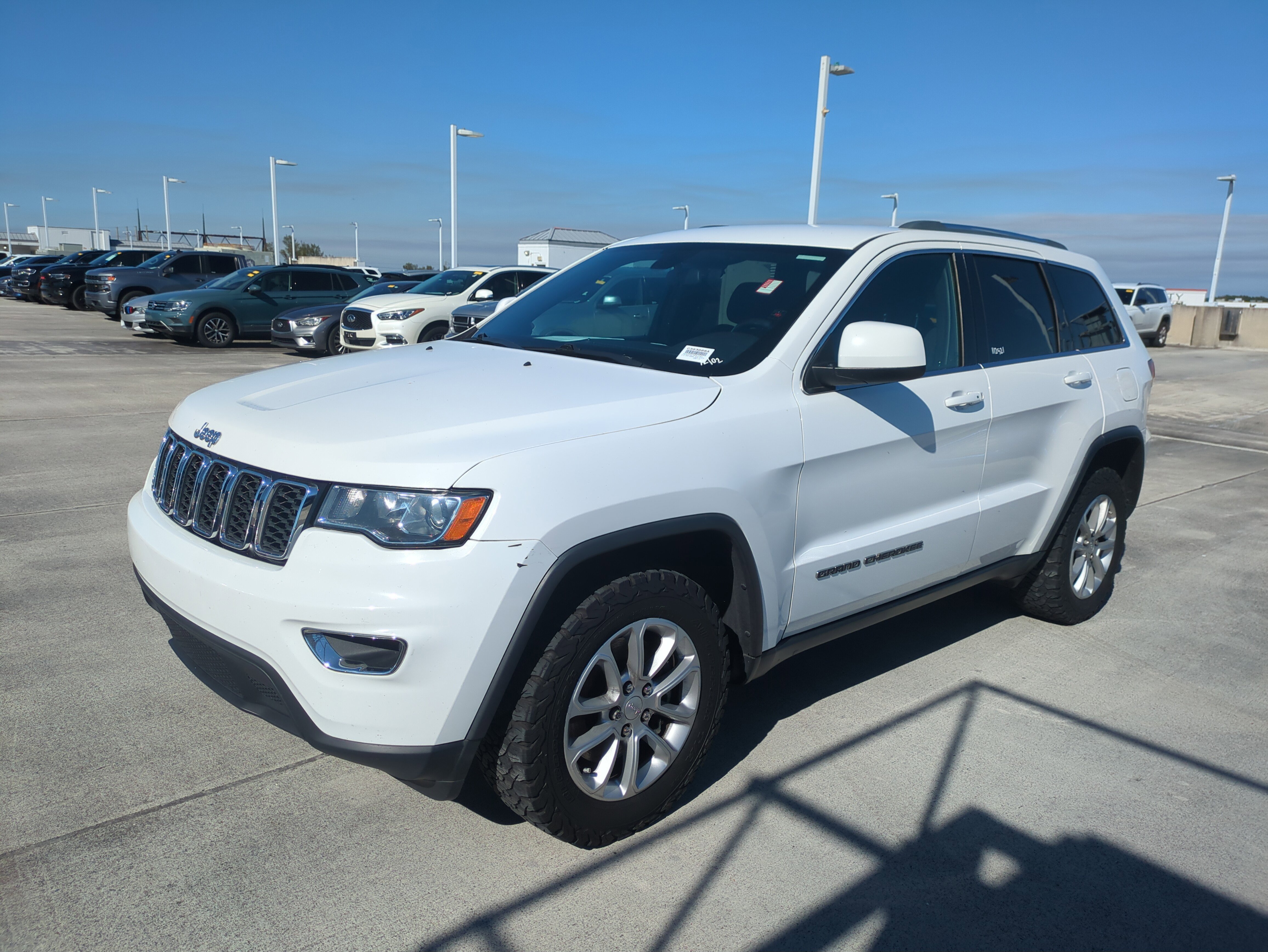 Used 2021 Jeep Grand Cherokee Laredo image 9