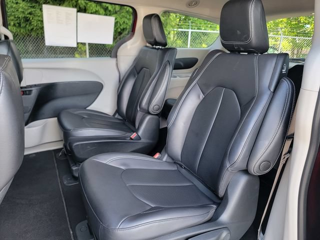 Used 2023 Chrysler Pacifica Touring-L FWD image 21