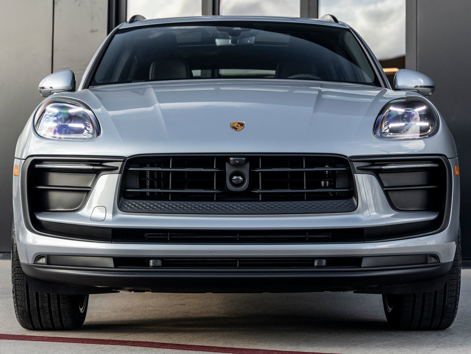 Certified 2026 Porsche Macan AWD/4WD image 8