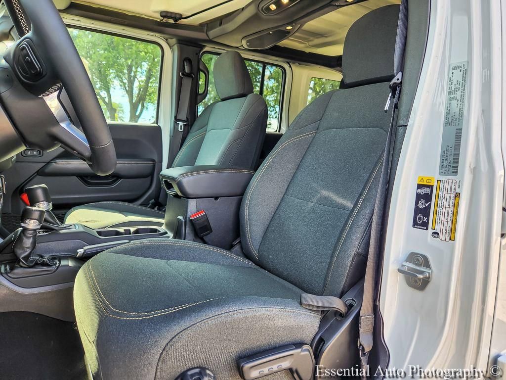 Used 2025 Jeep Wrangler Unlimited Sahara w/ Safety Group AWD/4WD image 9